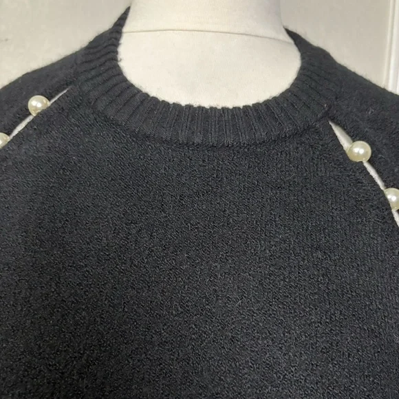Alice + Olivia Black Jolynn Shoulder SlitRaglan Sleeve with Pearly Buttons.